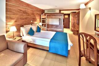 Отель Les Magnolias Hotel Приморско Double Room with Bunk Beds (2 Adults + 2 Children) - Ground Floor-4